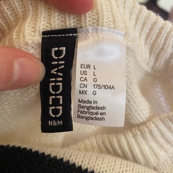 Divided by H&M Pullover Black and Cream Stripped Sweater - Picture 4 of 6